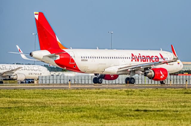 Airbus A320 (N959AV)