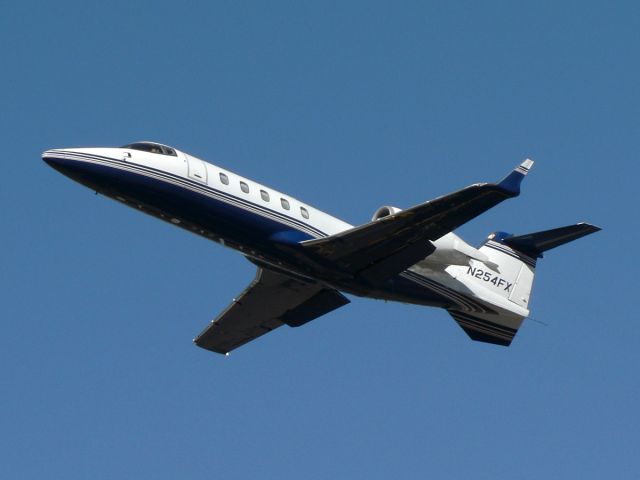 Learjet 60 (N254FX)