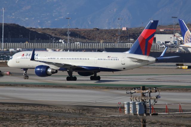 Boeing 757-200 (N702TW)