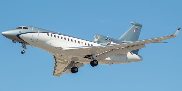 Dassault Falcon 7X (N990HA) - Clay Lacy Aviation Dassault Falcon 7X arriving on a charter flight landing on runway 29 at Newark on 9/4/21.