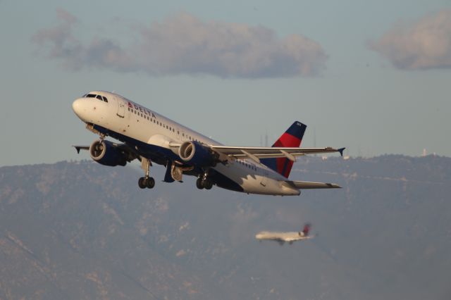 Airbus A320 (N374NW)