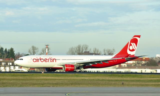 Airbus A330-200 (D-ALPI) - Air Berlin Airbus A330-223 D-ALPI in Berlin Tegel 