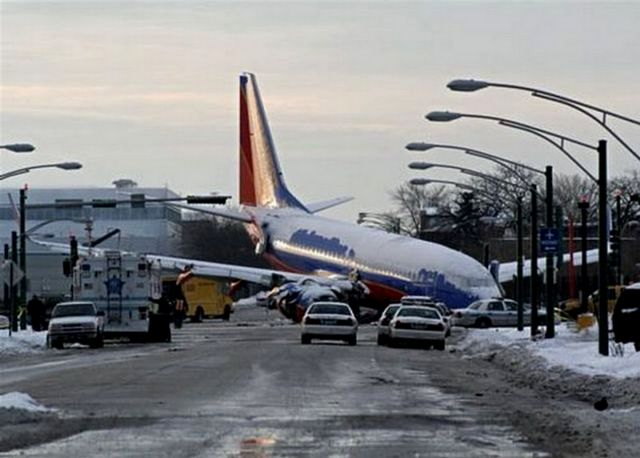 Boeing 737-700 — - Bad accident for a 737 crash during a icey morning. This happened 2010