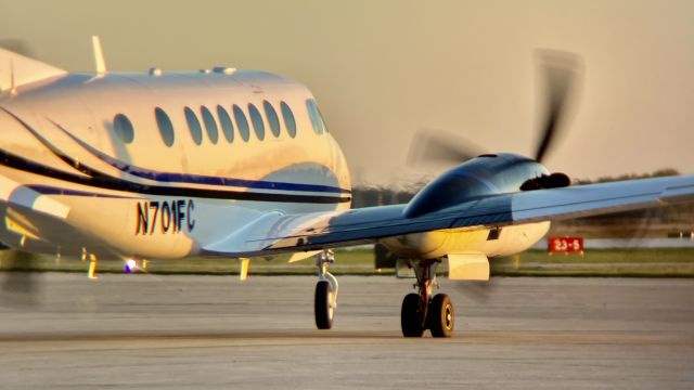 Beechcraft Super King Air 350 (N701FC) - A Super 350 heading out after the Indiana State v. North Dakota State football game. br /br /This aircraft is a 2000 Beechcraft 300 Super King Air 350, SN FL-291, owned/operated by Fargo Jet Center. 10/8/22. 