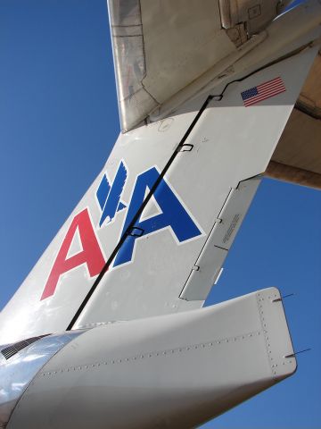 McDonnell Douglas MD-82 (N585AA)