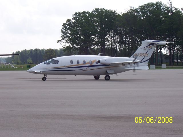 Piaggio P.180 Avanti (N130SL) - Piaggio P-180 Avanti. Ludington, MI.
