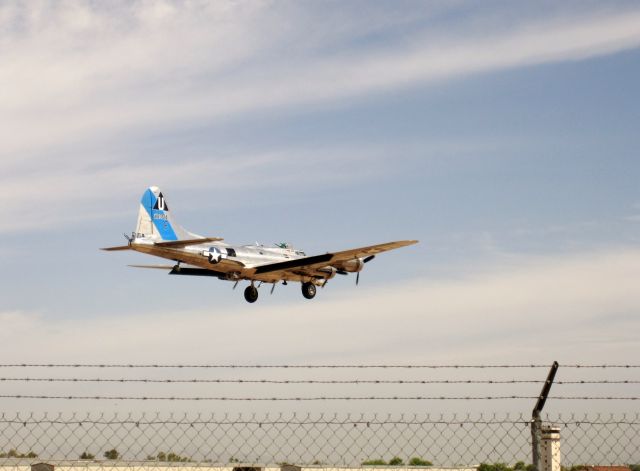 Boeing B-17 Flying Fortress (N9323Z) - Commemorative Air Force flying into Chandler airport.