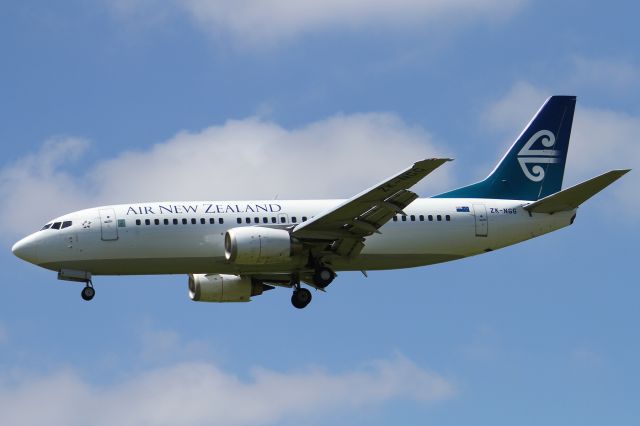 BOEING 737-300 (ZK-NGG)