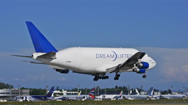 Boeing 747-400 (N718BA) - GTI4351 from KCHS on final to Rwy 16R on 6/2/14. (LN:932 / cn 27042).