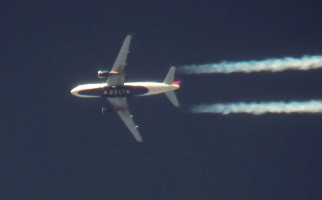 Airbus A319 (N334NB)