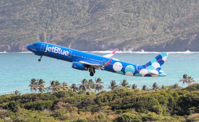 Airbus A321 (N957JB)
