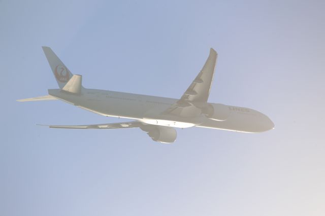 BOEING 777-300ER (JA743J)