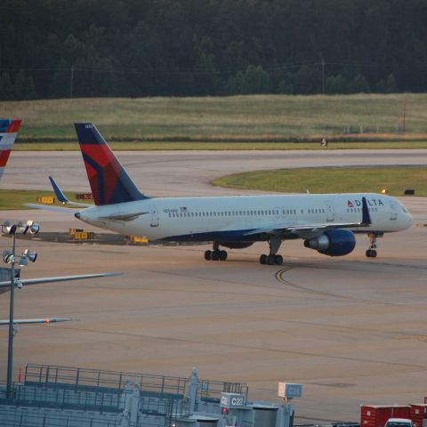 Boeing 757-200 (N554NW)