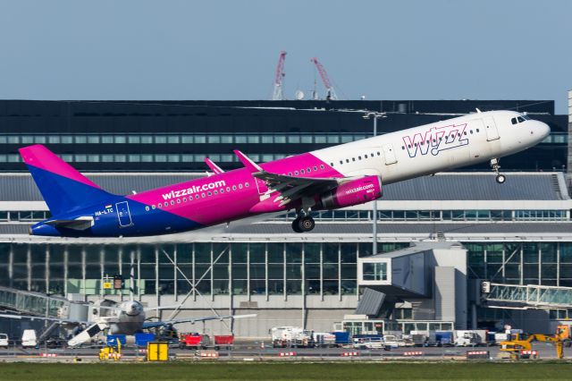 Airbus A321 (HA-LTC) - WAW SPOTTING