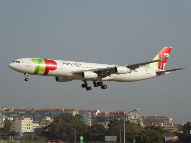 Airbus A340-300 (CS-TOD) - TAP A340-300 CS-TOD, coming in to land on rwy 03 LIS in the evening of 05.09.2016.