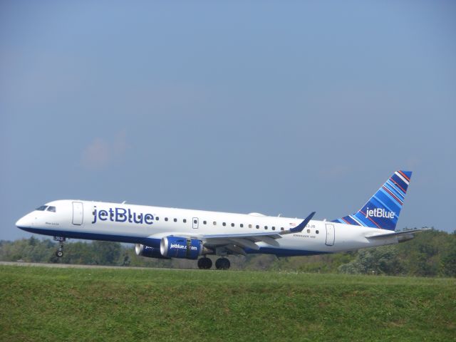 Embraer ERJ-190 (N353JB)