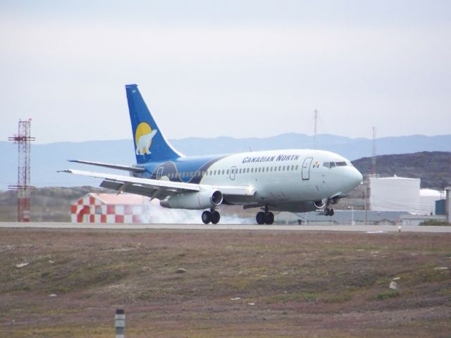 Boeing 737-200 (C-GOPW) - flight 436 touching down