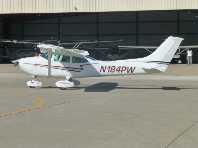 Cessna Skylane (N184PW)