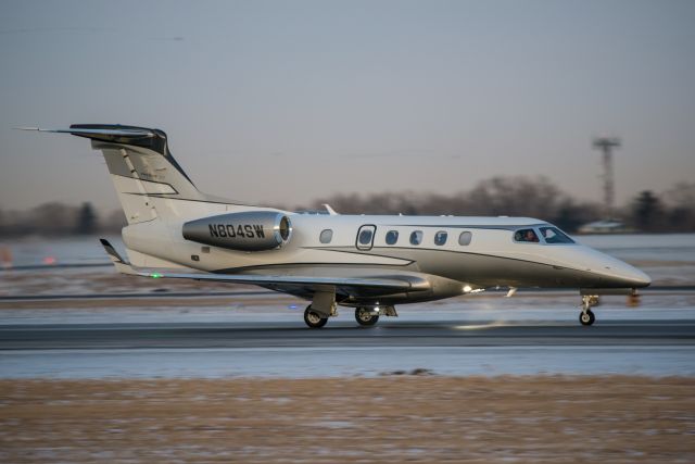 Embraer Phenom 300 (N804SW)