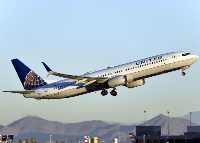 Boeing 737-900 (N39475)
