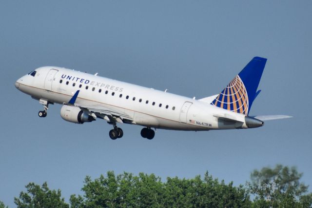 Embraer 170/175 (N647RW) - United Express Embraer ERJ-170SE (opby Republic Airways) departing Buffalo (BUF) for Newark (EWR) after diverting from Fort Myers (RSW) due to weather around the NYC Area