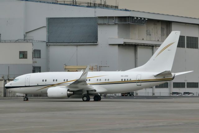 Boeing 737-700 (T7777)