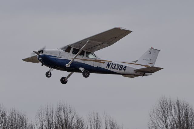 Cessna Skyhawk (N13394)