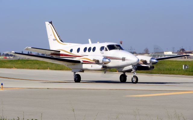 Beechcraft King Air 90 (N5037W)