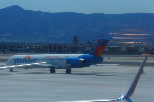 McDonnell Douglas MD-83 (N875GA)