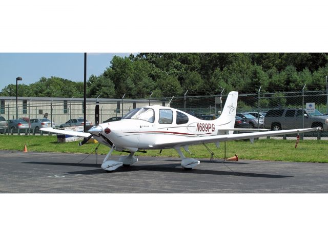 Cirrus SR-22 (N689PG)