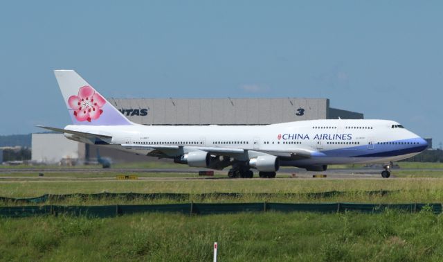 Boeing 747-200 (B-18207)