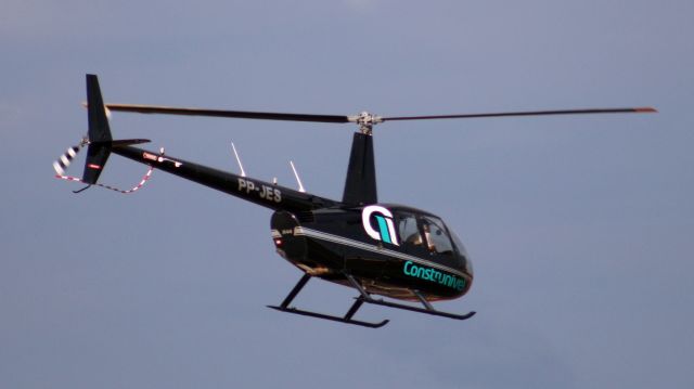 Robinson R-44 (PP-JES)