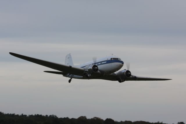 Douglas DC-3 (N61981) - Doing a fly by