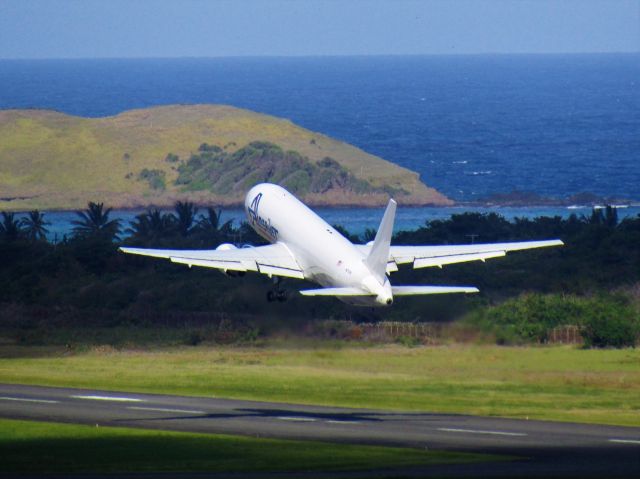 BOEING 767-300 (N373CM)