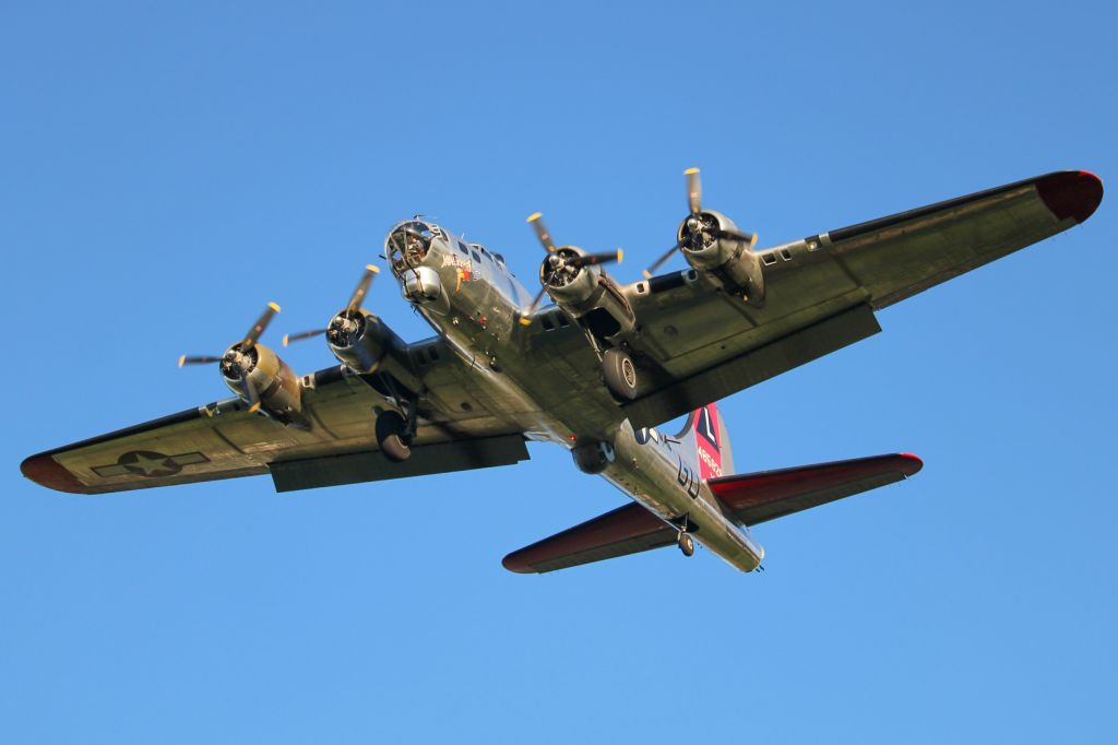 Boeing B-17 Flying Fortress (N3193G)