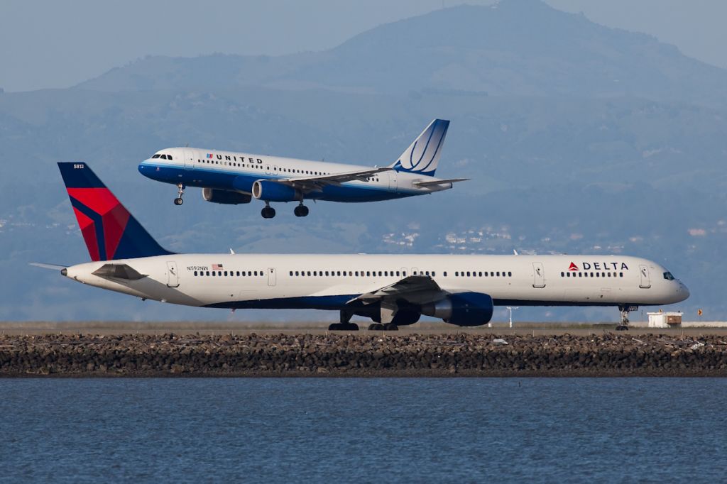 BOEING 757-300 (N592NW)