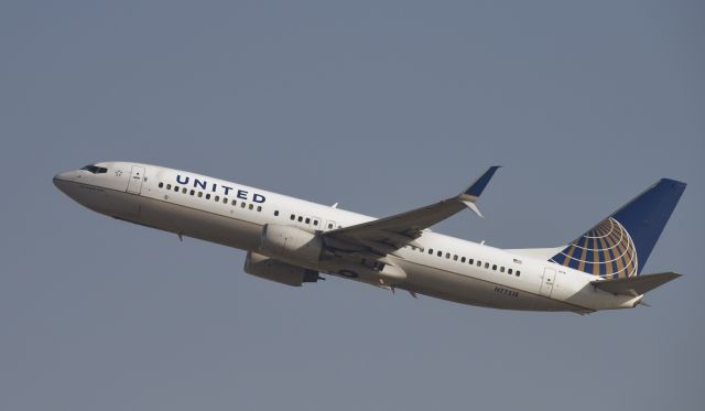 Boeing 737-800 (N77518) - Departing LAX