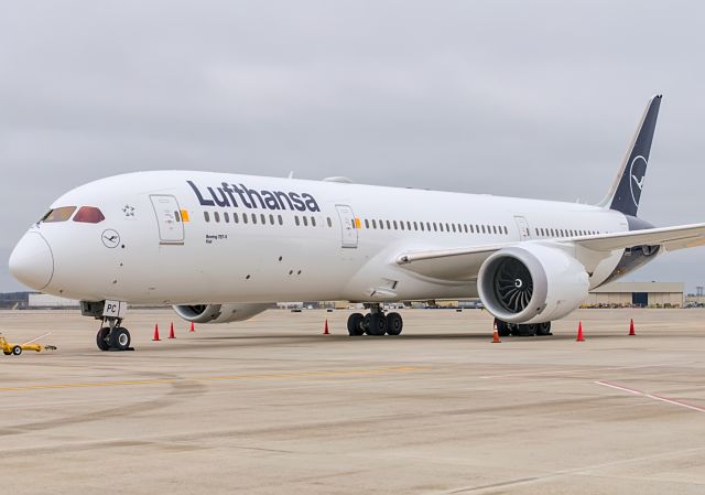 Boeing 787-9 Dreamliner (D-ABPC) - Lufthansa 443 sitting in slot 1 heavy at DTW.