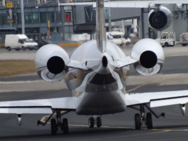 Bombardier Challenger 300 (N866TM) - APRIL 2013 MANCHESTER UK JROON