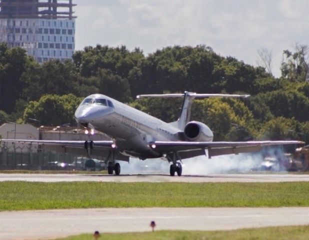 Embraer ERJ-145 (LV-IVA)