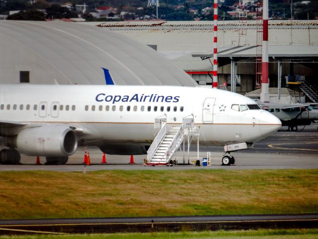 Boeing 737-800 (HP-1717CMP) - Esperando para salida de noche 