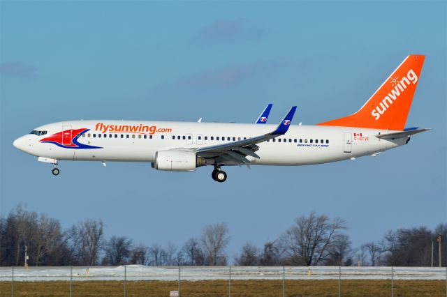 Boeing 737-800 (C-GTVF)