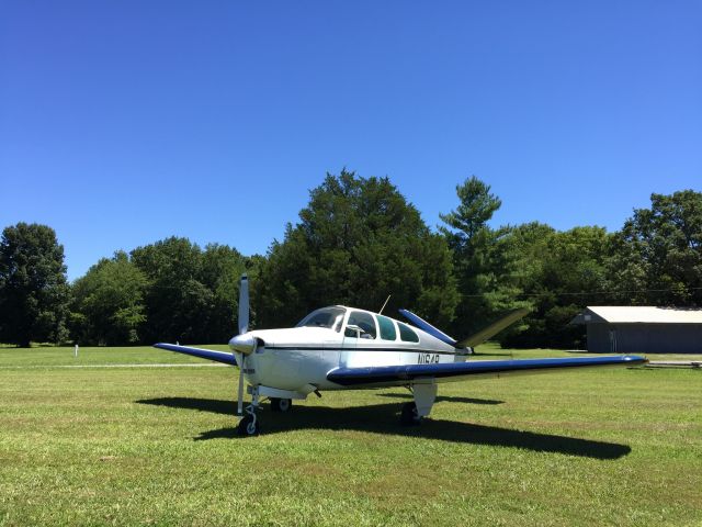 Beechcraft 35 Bonanza (N164R)