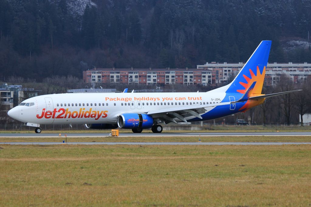 Boeing 737-800 (G-JZHL)