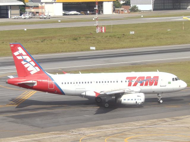 Airbus A319 (PR-MAN) - LATAM Airlines Brasil - (TAM)br /Airbus A319-100br /PR-MAN  cn 1831br /Aeroporto de Congonhas - SP (SBSP / CGH)br /Date: February 13, 2017br /Photo: Marcos Pereirabr /Comments: Delivered Nov/2002 to TAM and May/2016 in pinted LATAMbr /Instagram: @map1982  @map_spotter  @aeroportodepousoalegre