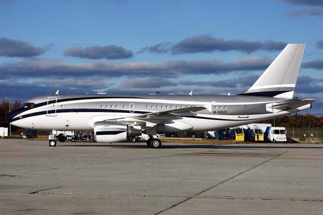 Airbus A319 (M-RBUS)