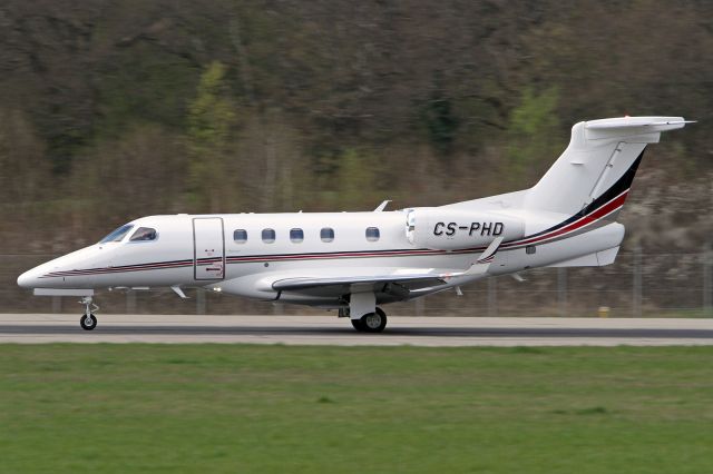 Embraer Phenom 300 (CS-PHD)