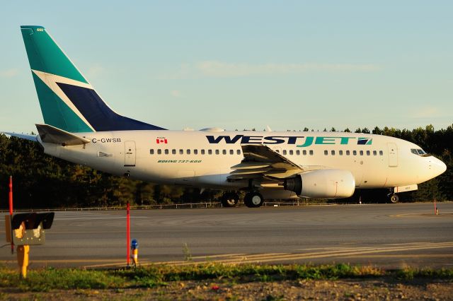 BOEING 737-600 (C-GWSB)