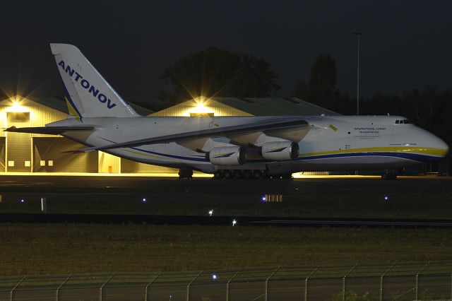 Antonov An-124 Ruslan (UR-82008)