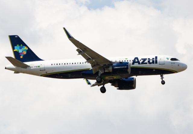 Airbus A320 (PR-YYB)